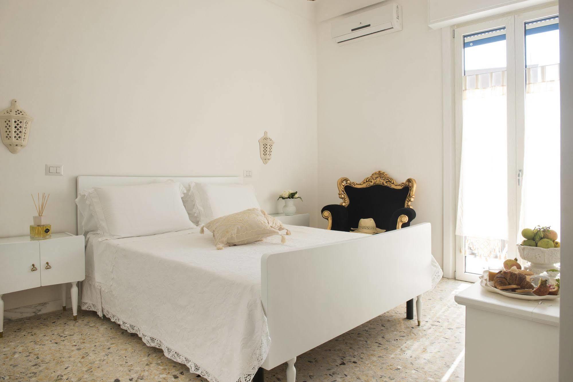 Dimora Cappuccini Guest House Cisternino Kültér fotó
