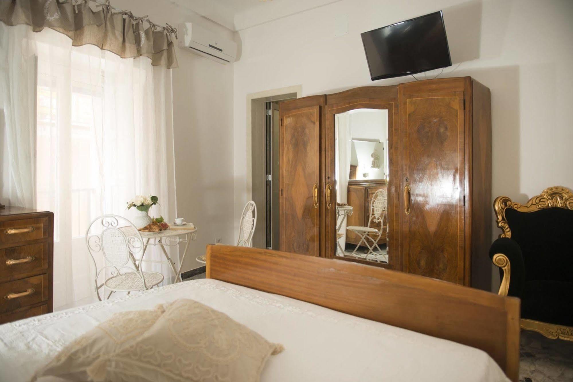 Dimora Cappuccini Guest House Cisternino Kültér fotó